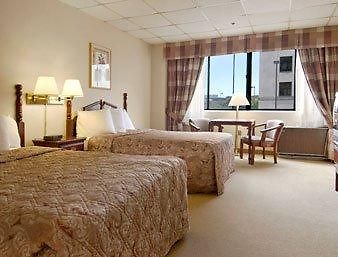 ホテル Ramada Convention Center オー・クレア エクステリア 写真