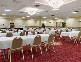 ホテル Ramada Convention Center オー・クレア エクステリア 写真