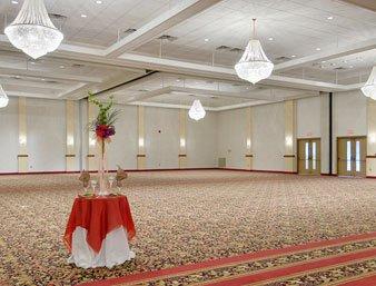 ホテル Ramada Convention Center オー・クレア エクステリア 写真