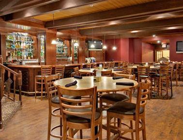 ホテル Ramada Convention Center オー・クレア レストラン 写真